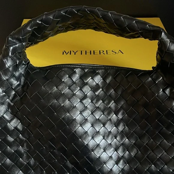 NEW BOTTEGA VENETA SMALL HOP 
in Black. Never worn. Comes with tags & dust bag - Picture 6 of 16
